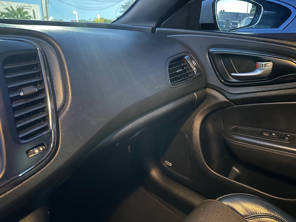 Chrysler 200 4dr Sdn S FWD 2015