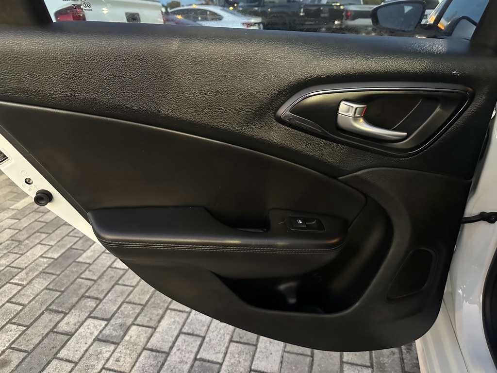 Chrysler 200 4dr Sdn S FWD 2015