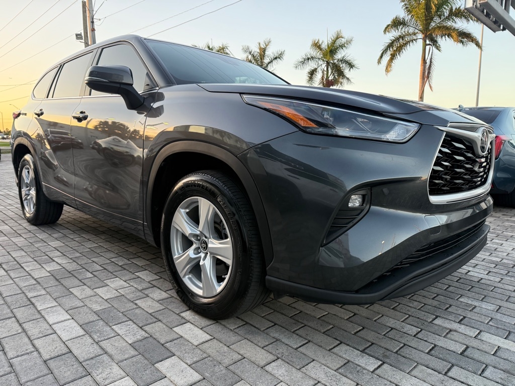 Toyota Highlander LE FWD (Natl) 2024