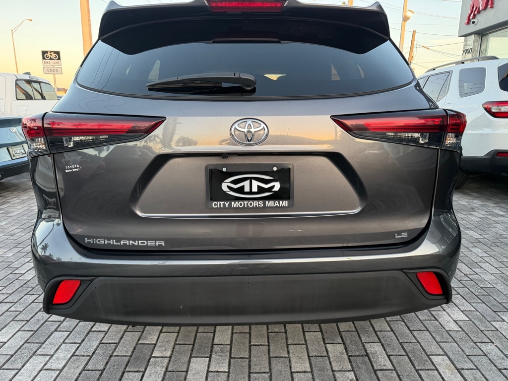 Toyota Highlander LE FWD (Natl) 2024