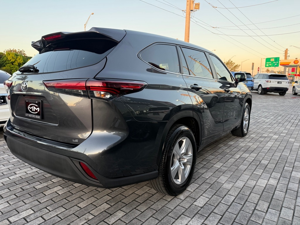 Toyota Highlander LE FWD (Natl) 2024
