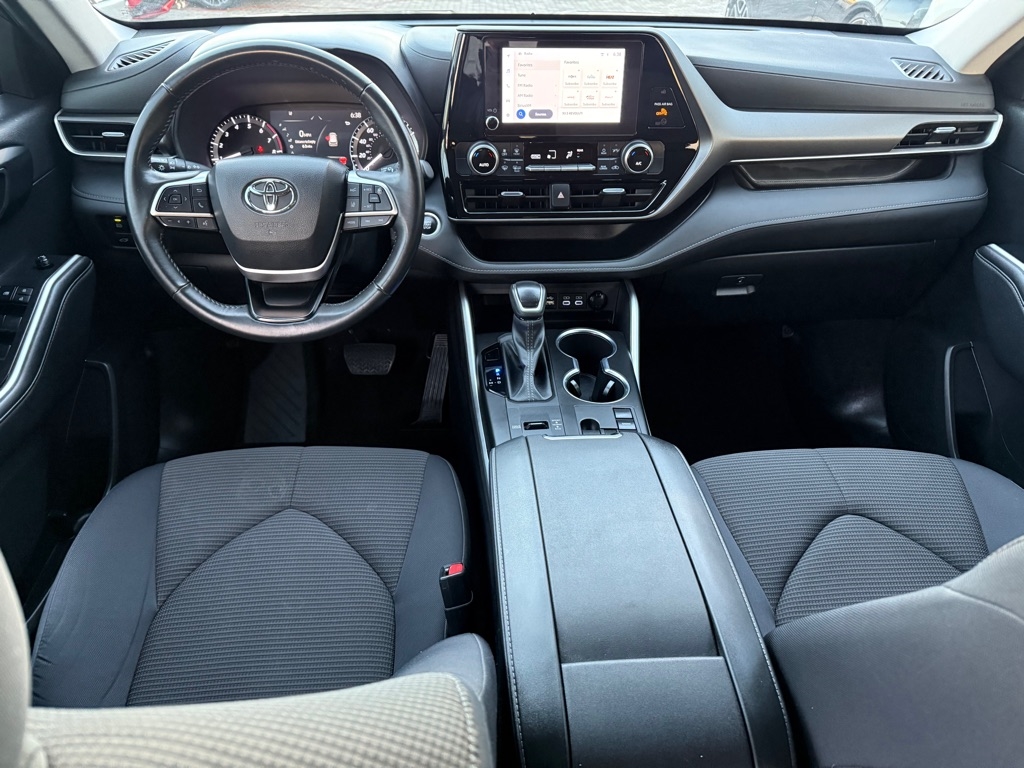 Toyota Highlander LE FWD (Natl) 2024