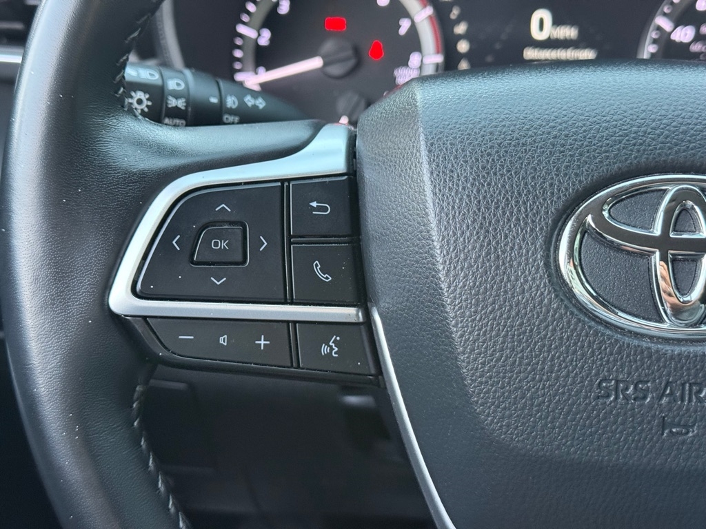 Toyota Highlander LE FWD (Natl) 2024