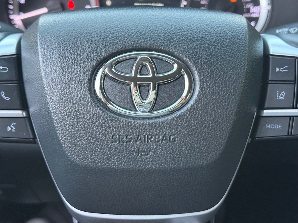 Toyota Highlander LE FWD (Natl) 2024