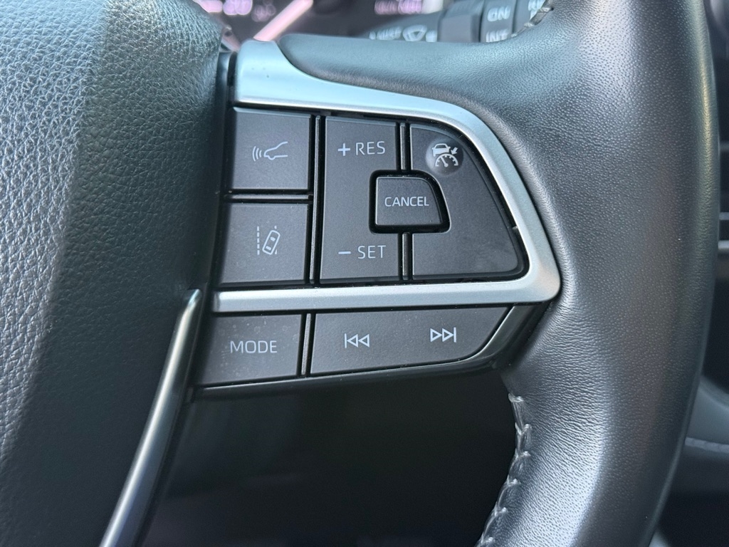 Toyota Highlander LE FWD (Natl) 2024