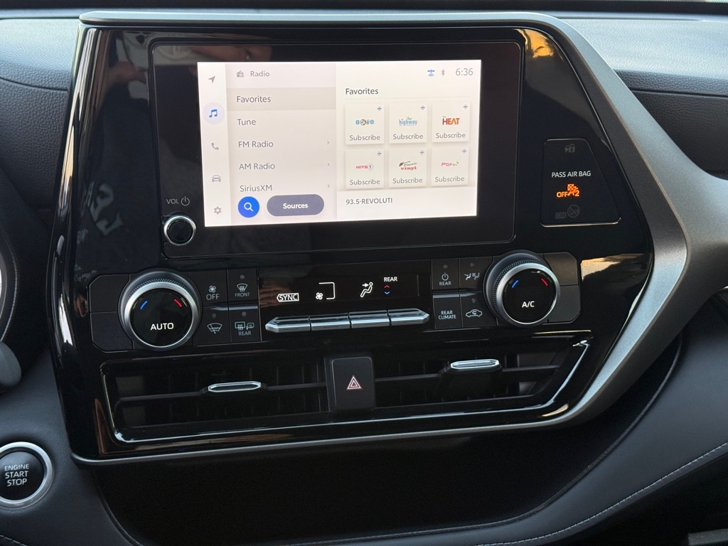 Toyota Highlander LE FWD (Natl) 2024