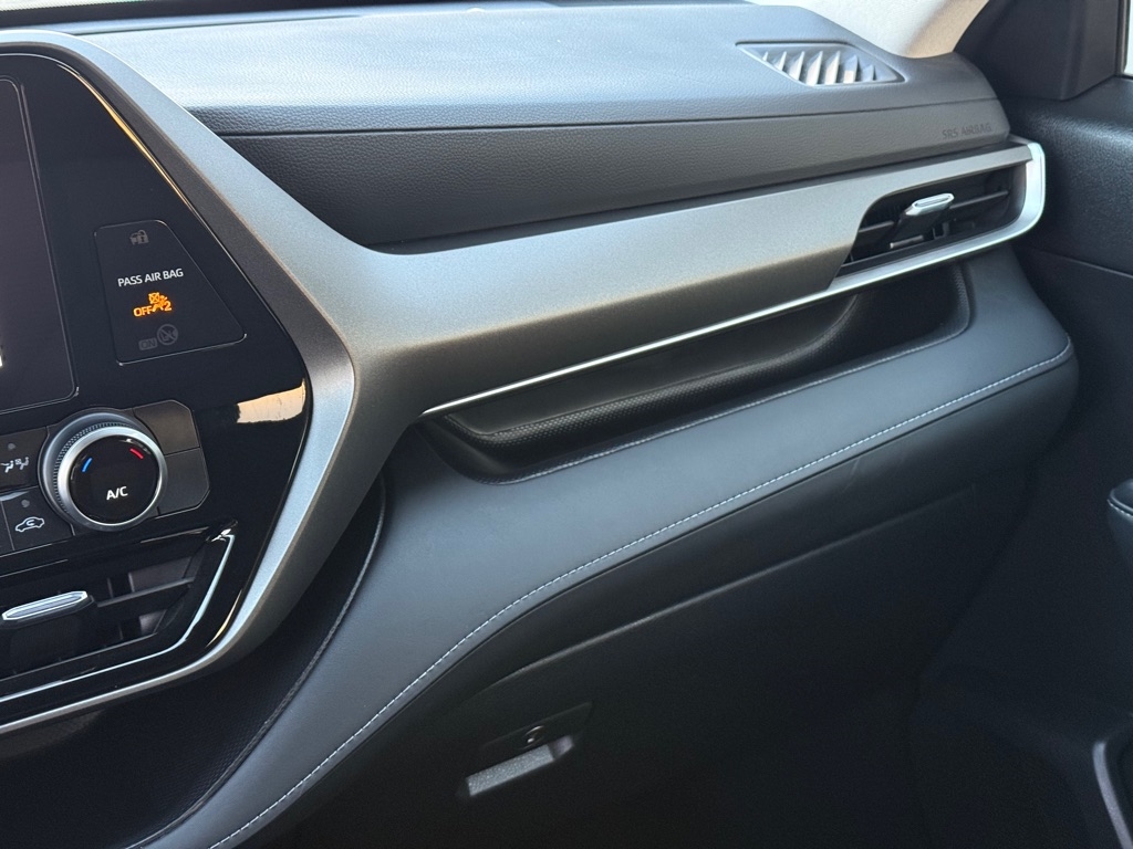 Toyota Highlander LE FWD (Natl) 2024