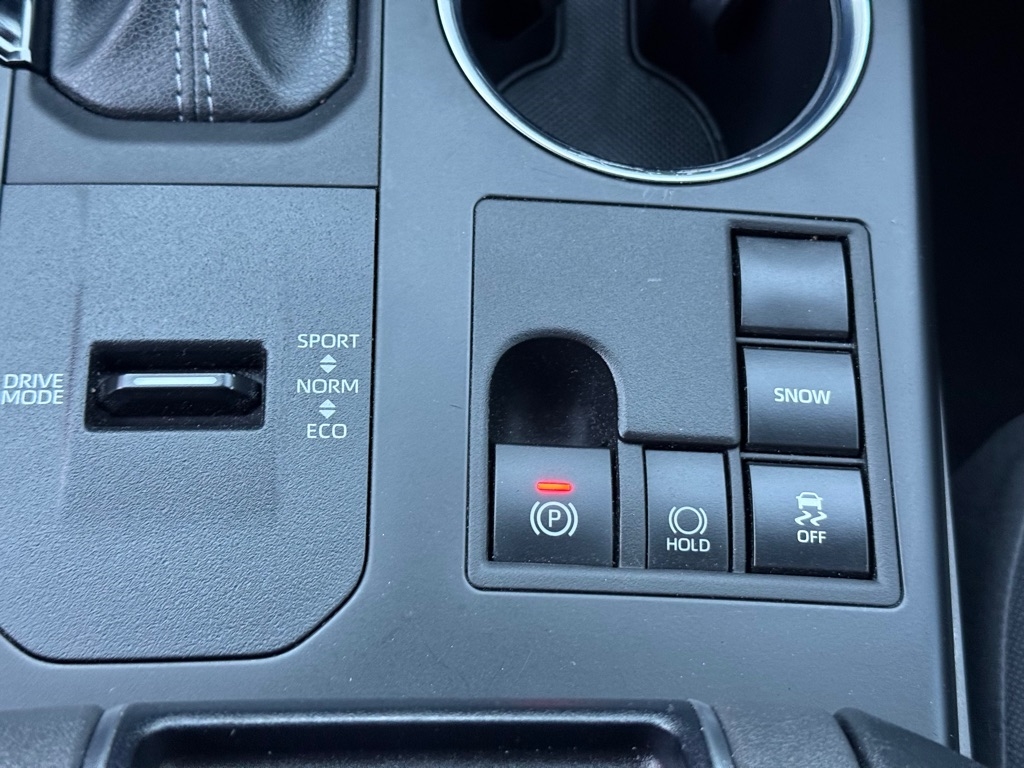 Toyota Highlander LE FWD (Natl) 2024