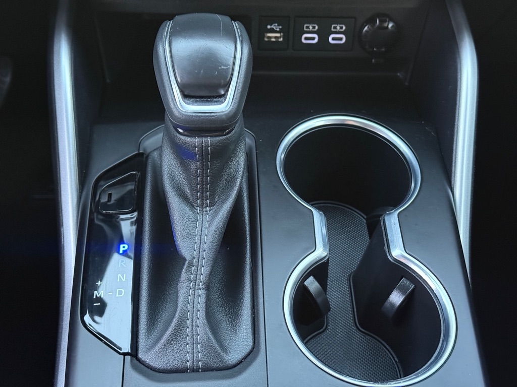 Toyota Highlander LE FWD (Natl) 2024