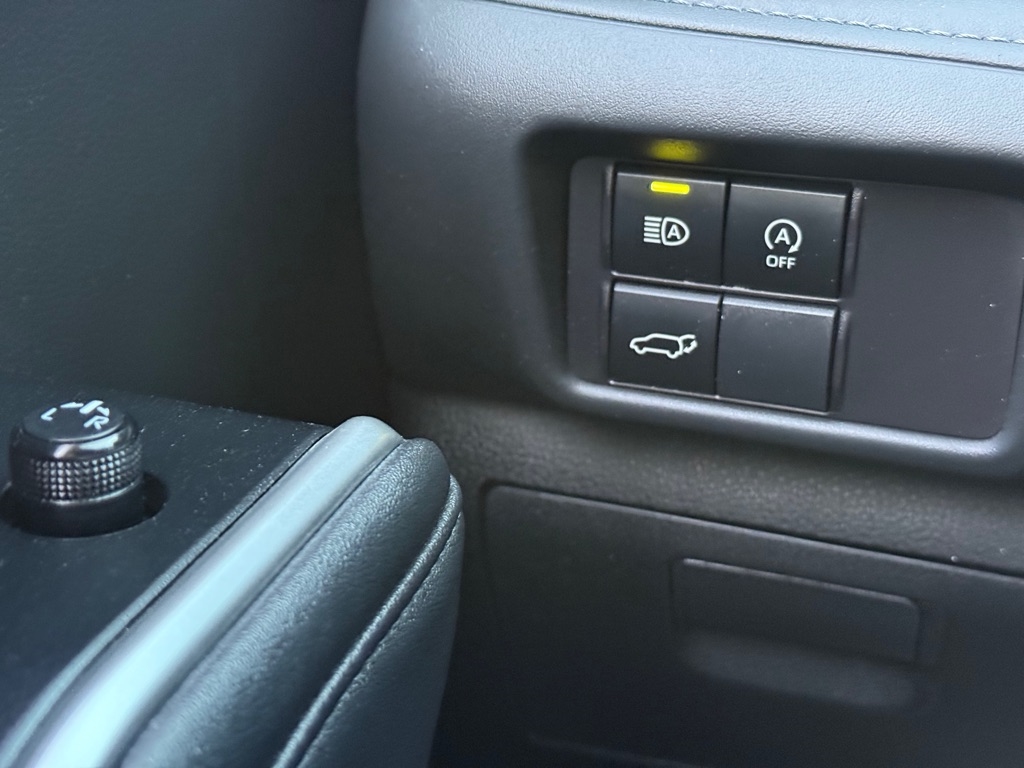 Toyota Highlander LE FWD (Natl) 2024