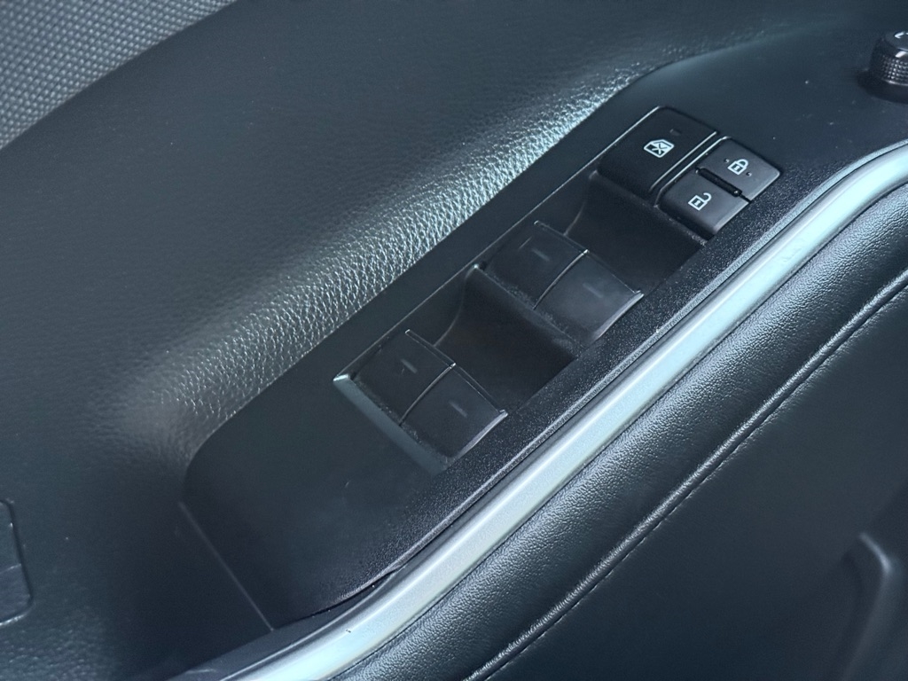 Toyota Highlander LE FWD (Natl) 2024