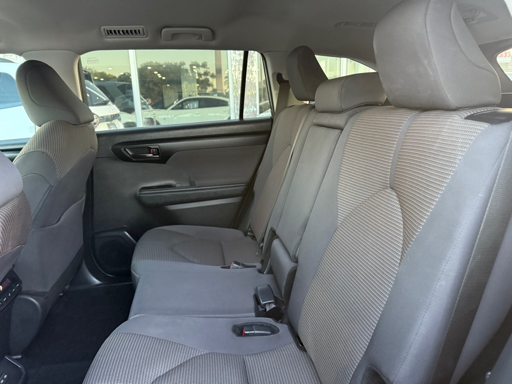 Toyota Highlander LE FWD (Natl) 2024