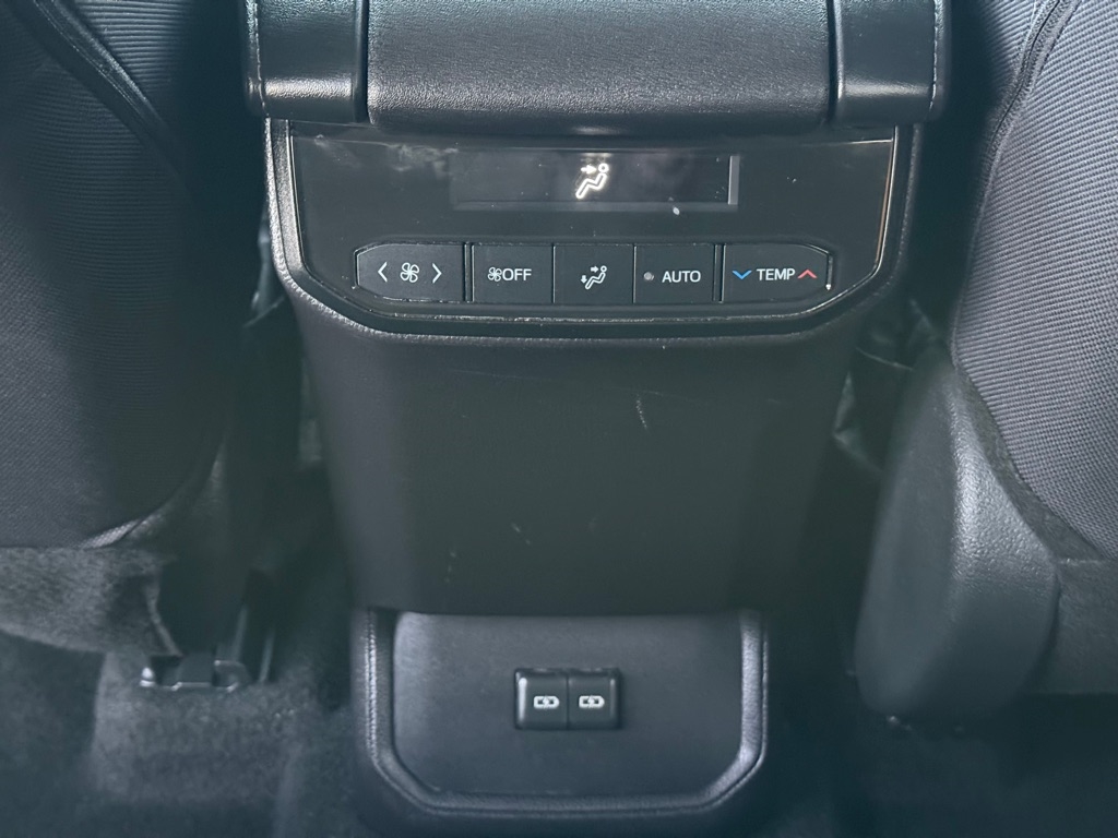 Toyota Highlander LE FWD (Natl) 2024