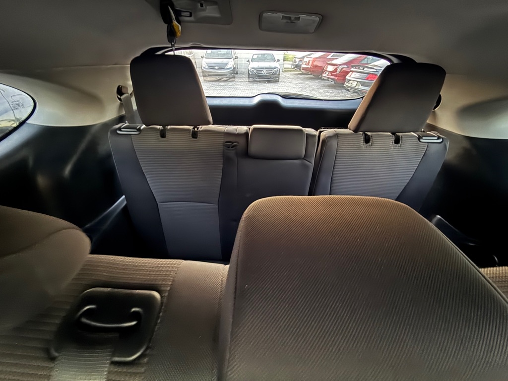 Toyota Highlander LE FWD (Natl) 2024