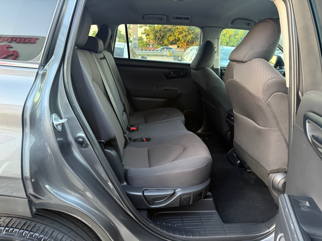 Toyota Highlander LE FWD (Natl) 2024