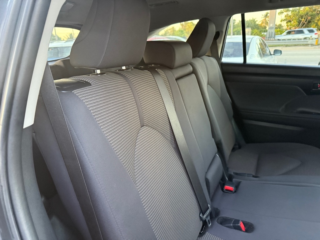 Toyota Highlander LE FWD (Natl) 2024