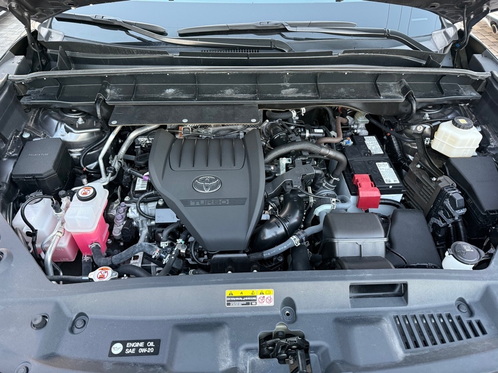Toyota Highlander LE FWD (Natl) 2024