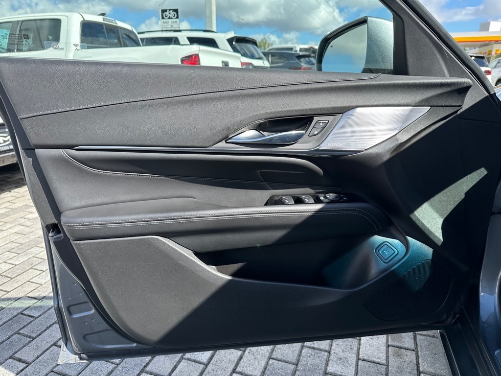 Cadillac CT4 4dr Sdn Luxury 2022