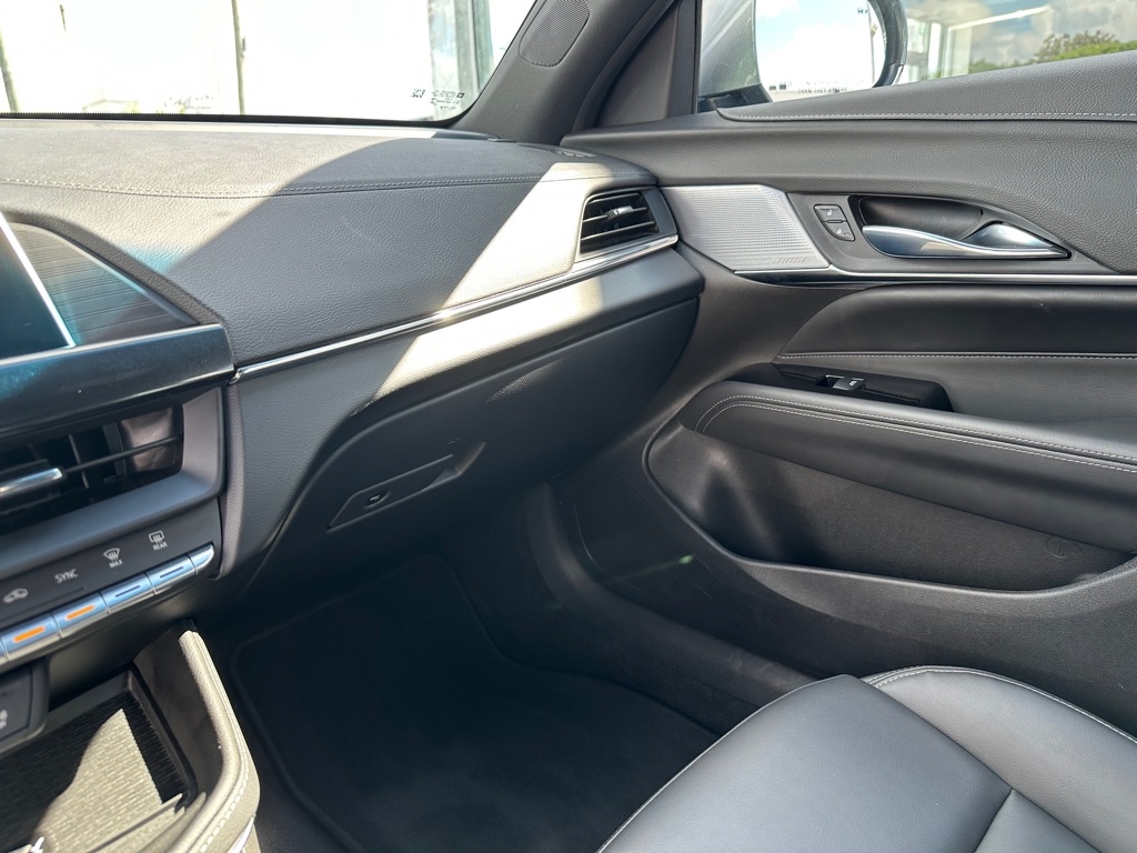 Cadillac CT4 4dr Sdn Luxury 2022