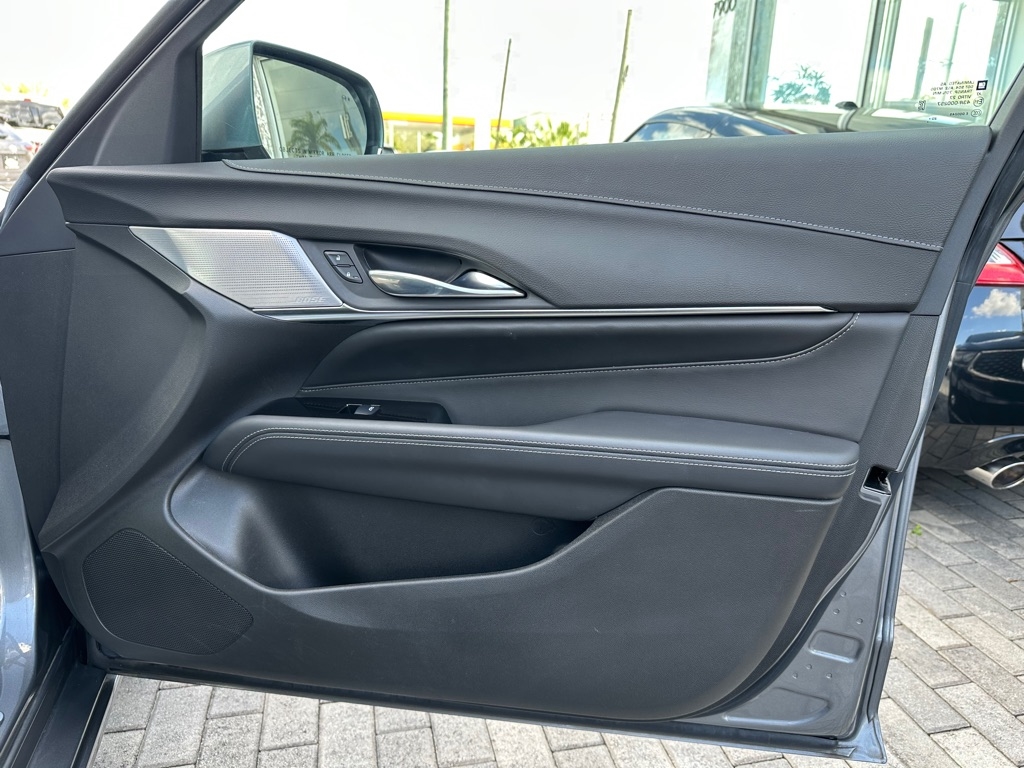 Cadillac CT4 4dr Sdn Luxury 2022