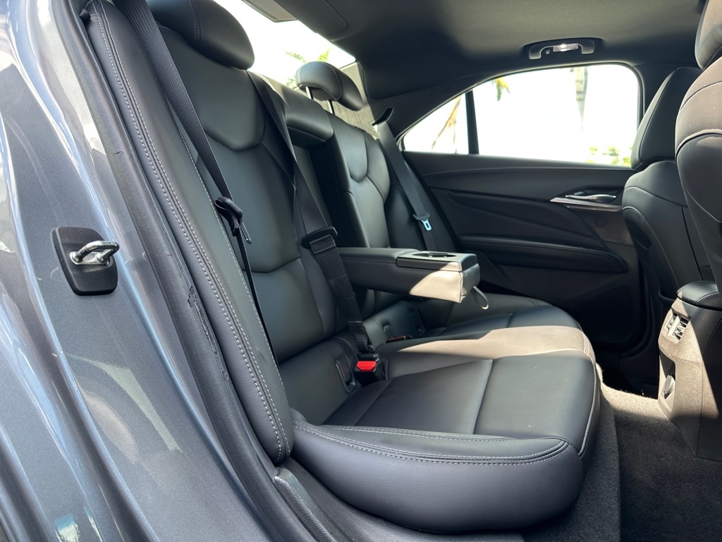 Cadillac CT4 4dr Sdn Luxury 2022