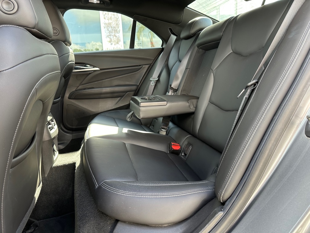 Cadillac CT4 4dr Sdn Luxury 2022