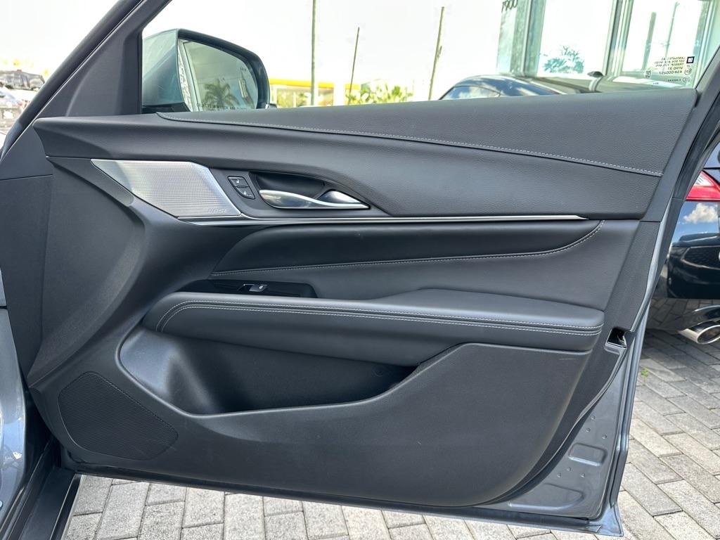 Cadillac CT4 4dr Sdn Luxury 2022