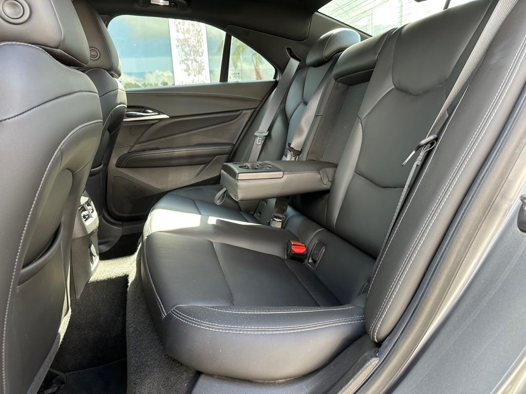 Cadillac CT4 4dr Sdn Luxury 2022