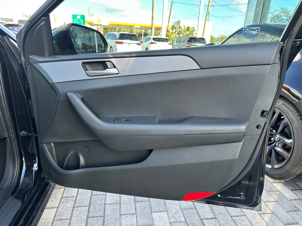 Hyundai Sonata SE 2.4L 2019