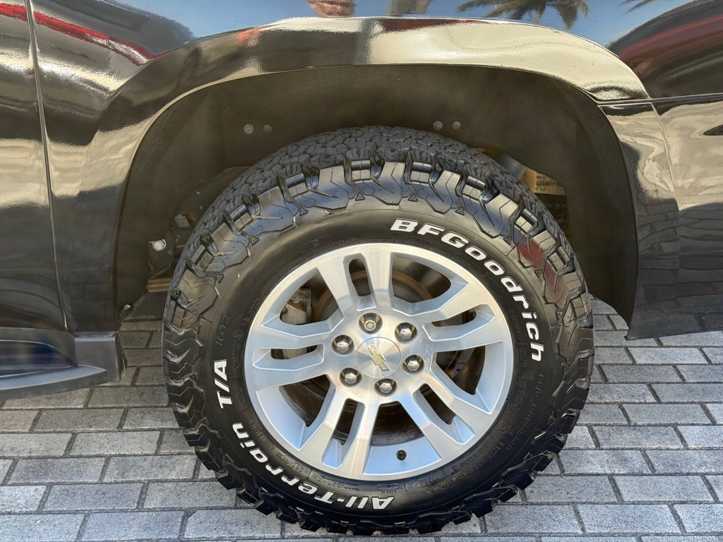 Chevrolet Suburban 2WD 4dr LT 2020