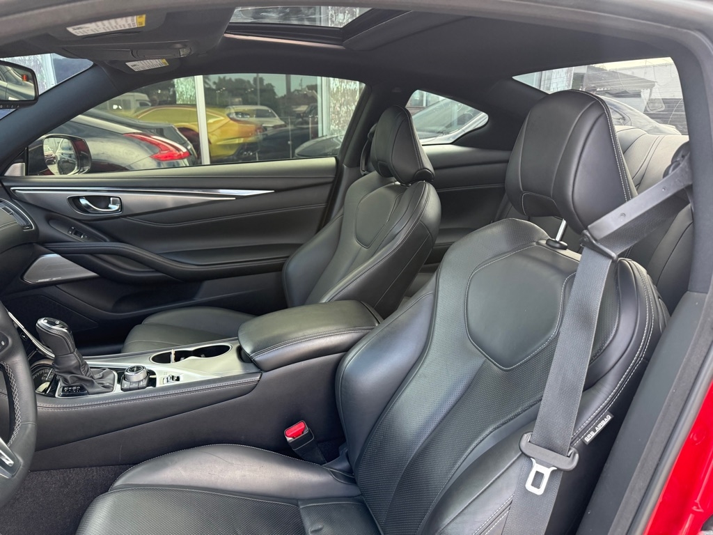 Infiniti Q60 LUXE RWD 2022