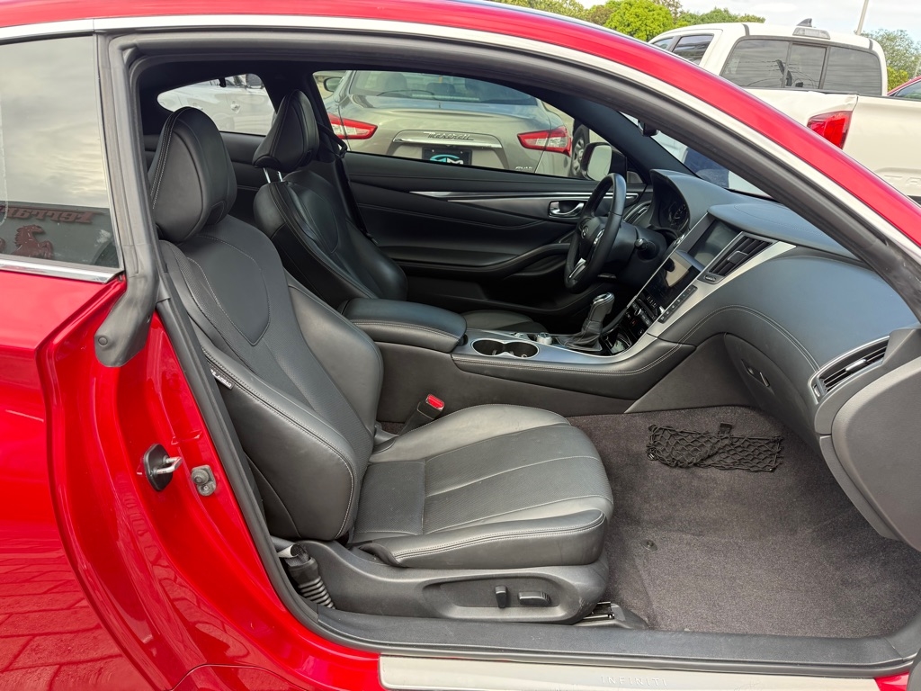 Infiniti Q60 LUXE RWD 2022