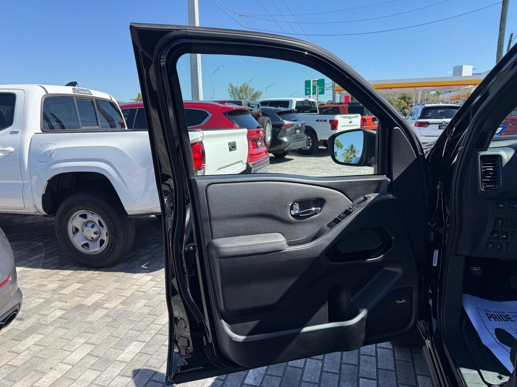 Nissan Frontier Crew Cab 4x4 PRO-4X Auto 2022