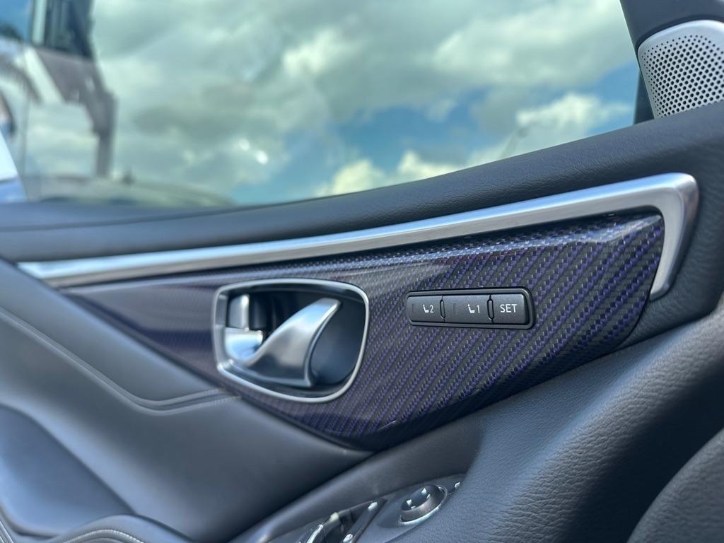 Infiniti Q60 Red Sport 400 RWD 2017