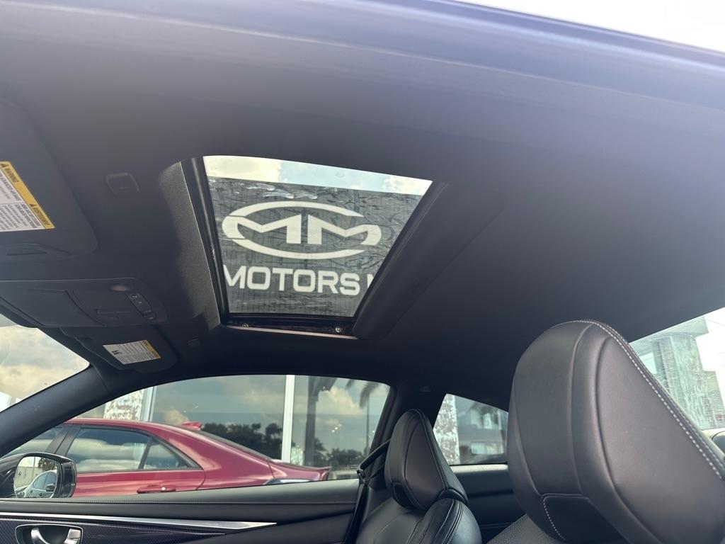 Infiniti Q60 Red Sport 400 RWD 2017