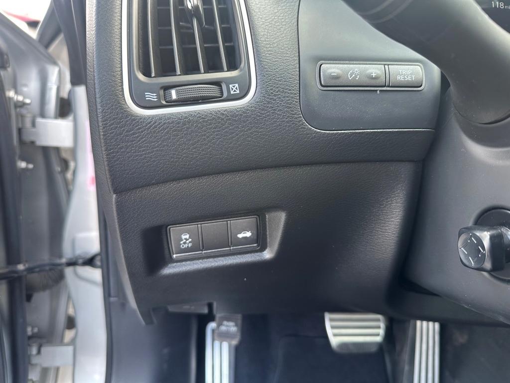 Infiniti Q60 Red Sport 400 RWD 2017