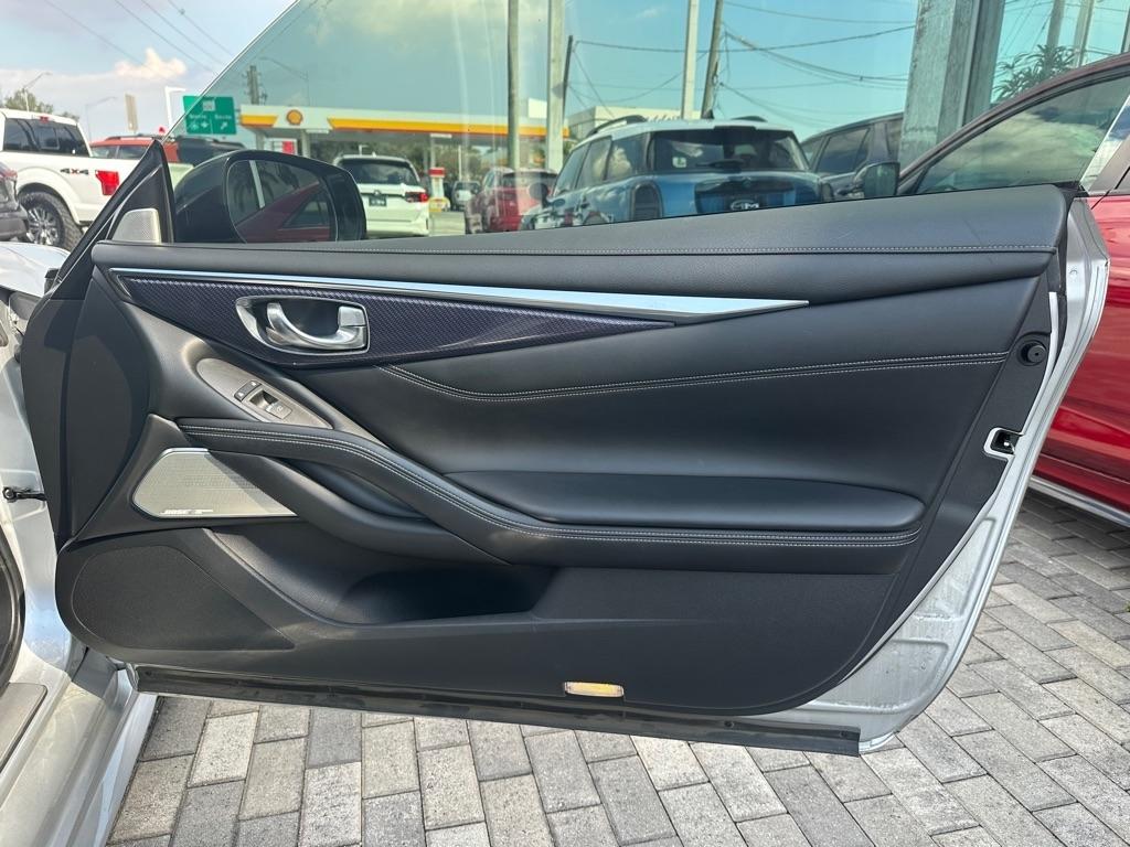 Infiniti Q60 Red Sport 400 RWD 2017