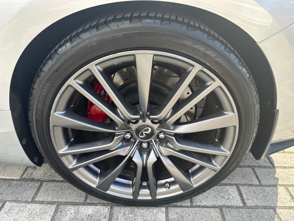 Infiniti Q60 Red Sport 400 RWD 2017