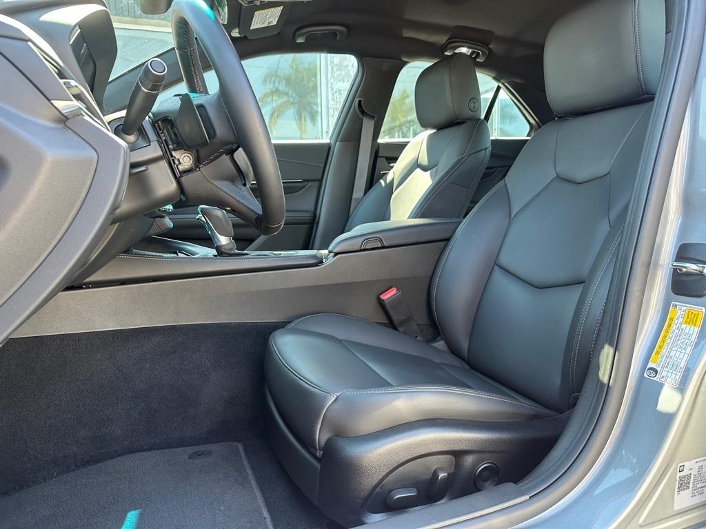 Cadillac CT4 4dr Sdn Luxury 2025