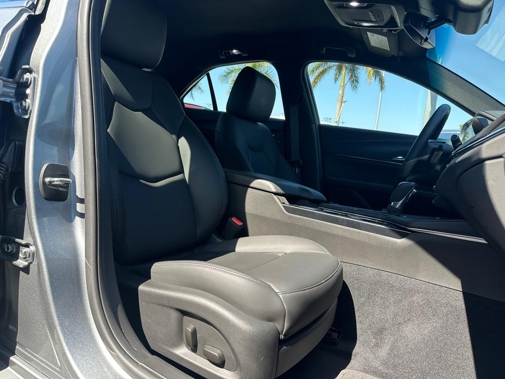 Cadillac CT4 4dr Sdn Luxury 2025