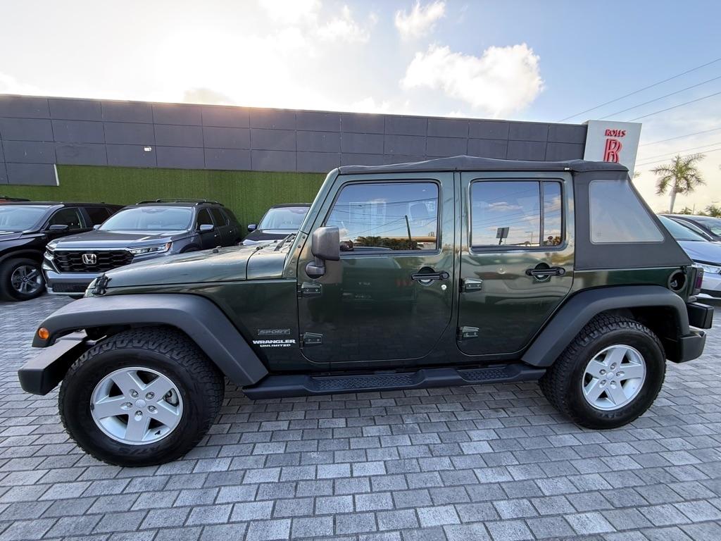 Jeep Wrangler Unlimited RWD 4dr Sport 2010