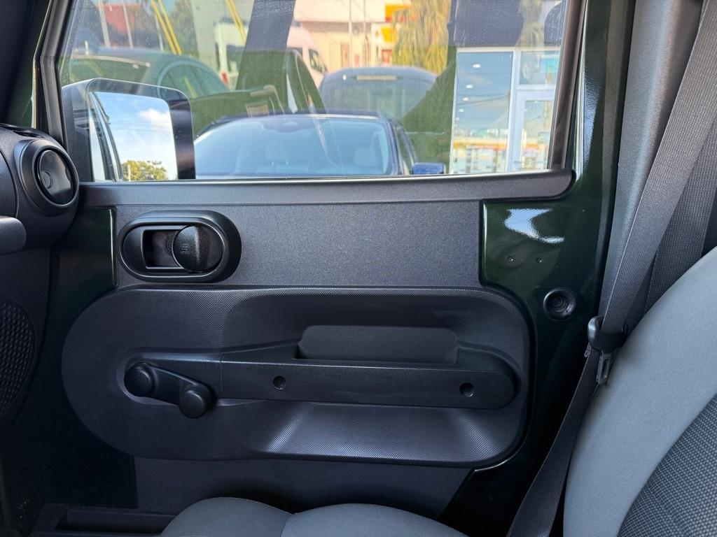 Jeep Wrangler Unlimited RWD 4dr Sport 2010