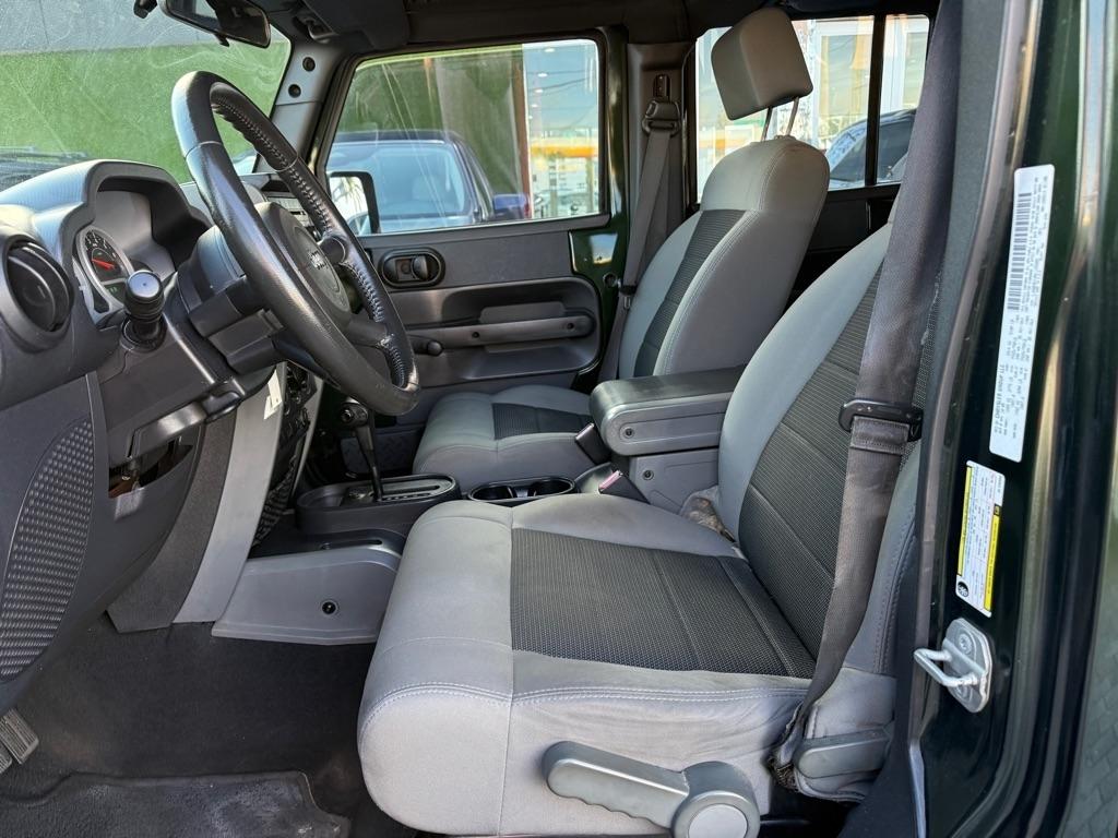 Jeep Wrangler Unlimited RWD 4dr Sport 2010