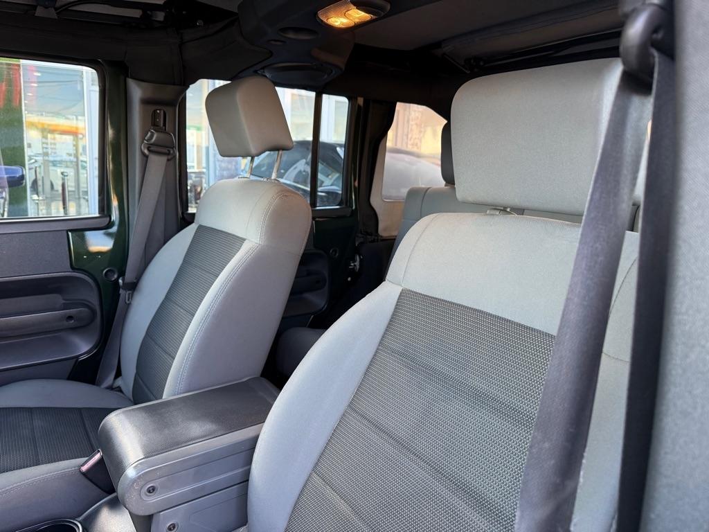 Jeep Wrangler Unlimited RWD 4dr Sport 2010