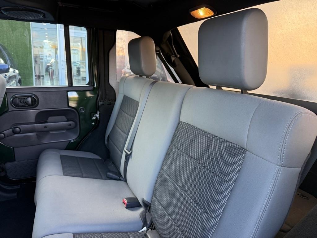 Jeep Wrangler Unlimited RWD 4dr Sport 2010