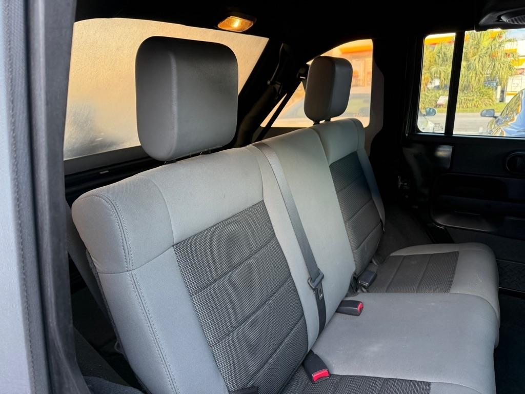 Jeep Wrangler Unlimited RWD 4dr Sport 2010