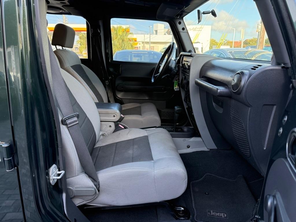 Jeep Wrangler Unlimited RWD 4dr Sport 2010