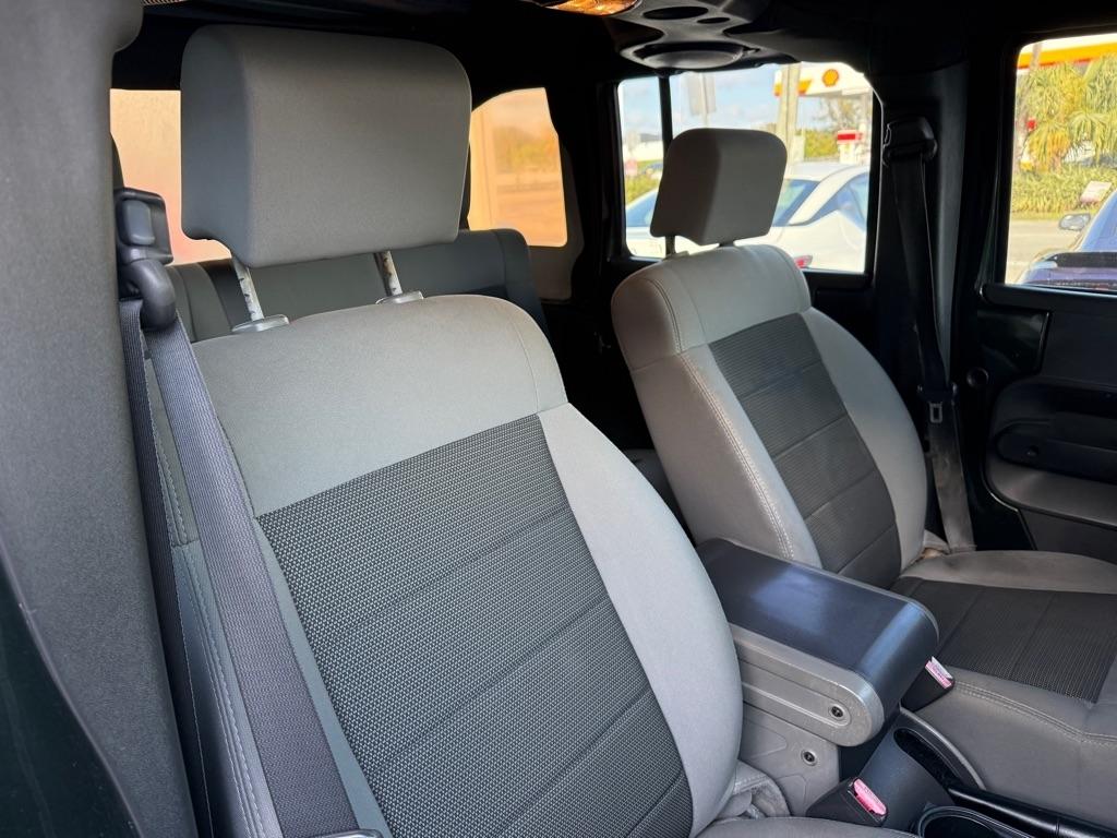 Jeep Wrangler Unlimited RWD 4dr Sport 2010