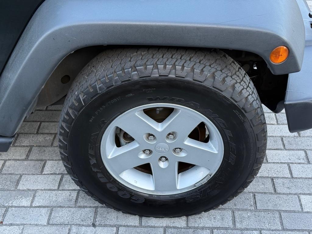 Jeep Wrangler Unlimited RWD 4dr Sport 2010