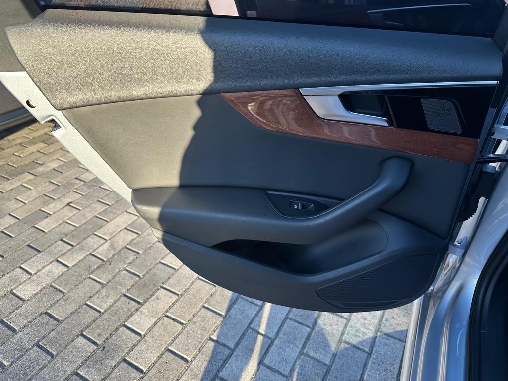 Audi A4 Sedan Premium 40 TFSI quattro 2023